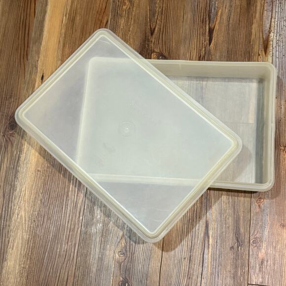 Tupperware Lot 1. Consists of 37 pieces large and small, mostly vintage. Clean. - Picture 6 of 8